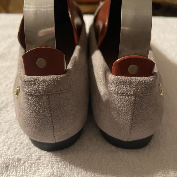 Tahari Loafers Womans 7.5 Alessia Gray Suede Tassel Flat Slip-on Shoes - Picture 3 of 7